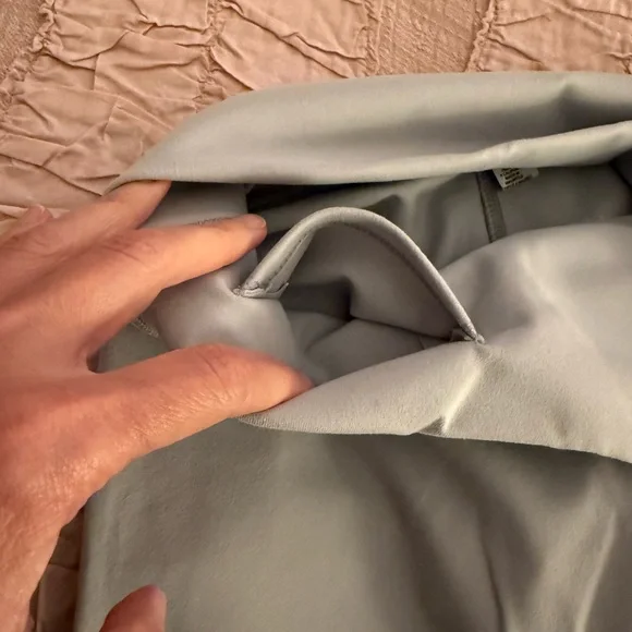 Fabletics Elegant Gray Floral Embroidered Leggings (S) & Sports Bra (M)! NWOT! - Picture 5 of 5